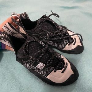 BRAND NEW la Sportiva katana lace (women’s) size 35.5